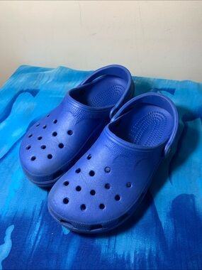 Crocs Blue Clog Shoes - Comfortable Slip-On women’s Sz 8-9